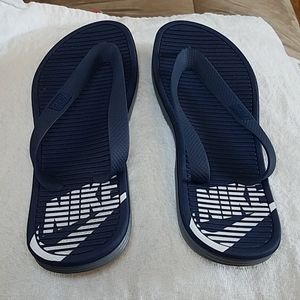 Nike flip flop men 8 women 9